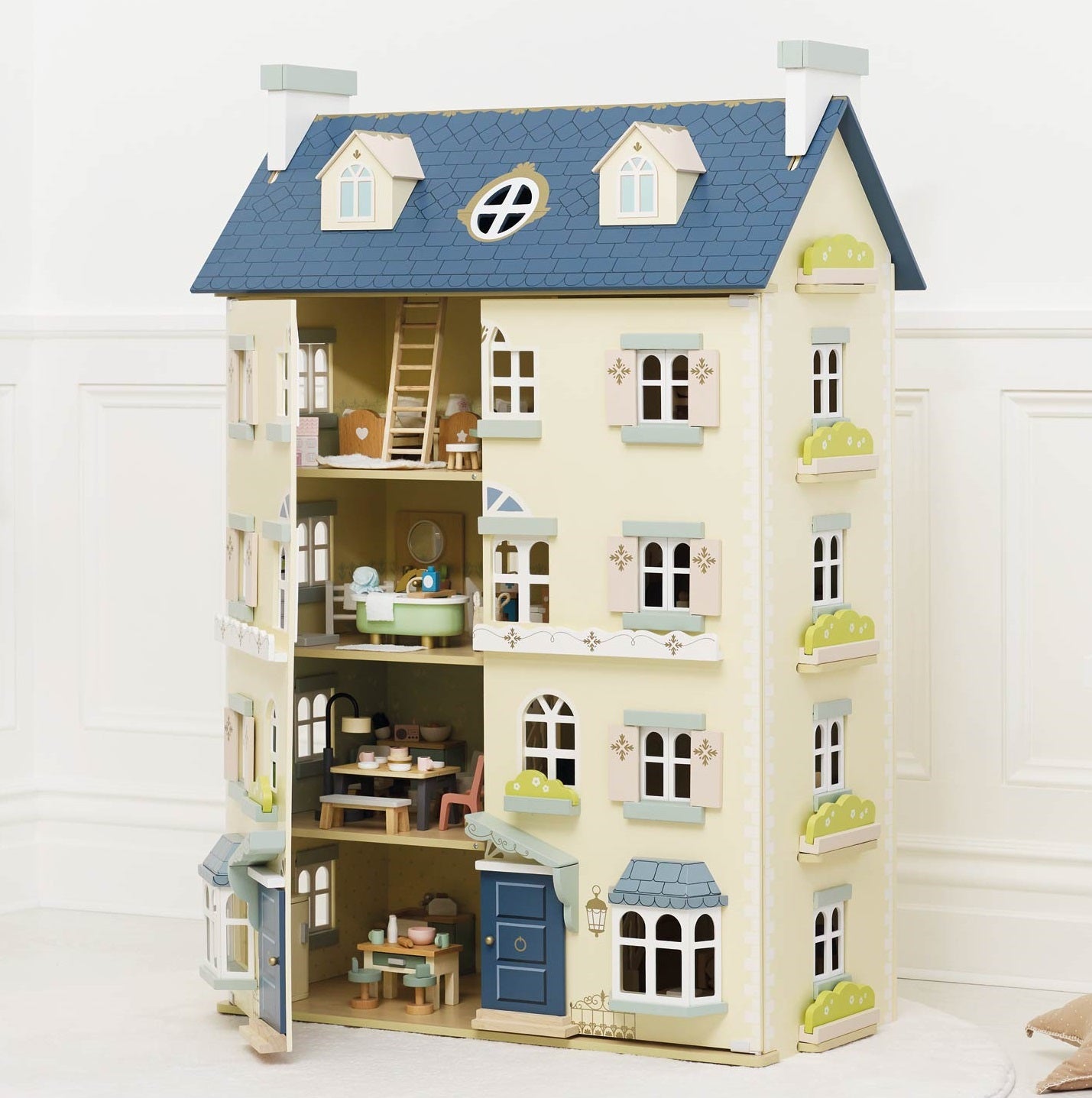 Le Toy Van Wooden Dollhouse – Palace
