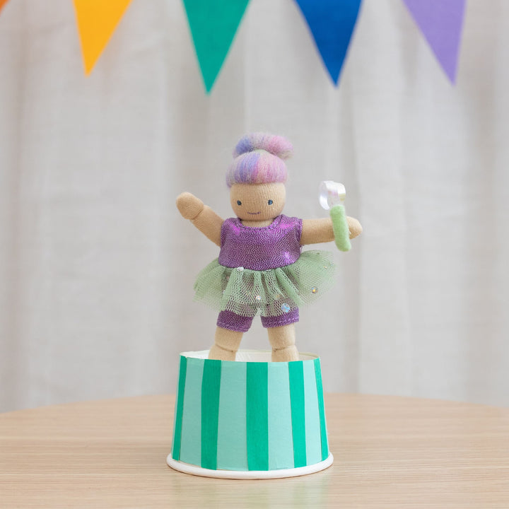 Olli Ella Holdie Circus Folk – Adara The Acrobat