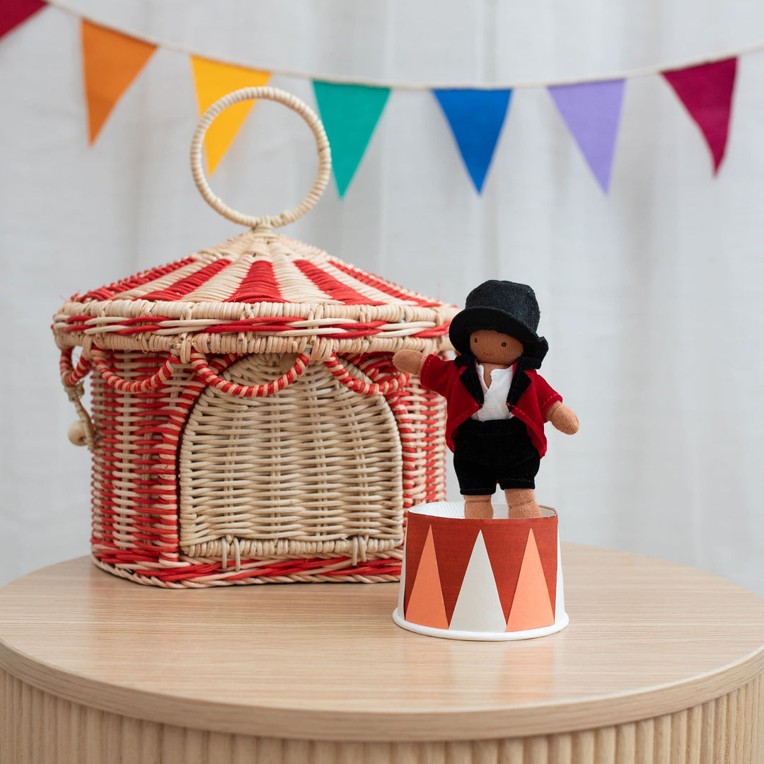 Olli Ella Holdie Circus Folk – Rolando The Ringleader