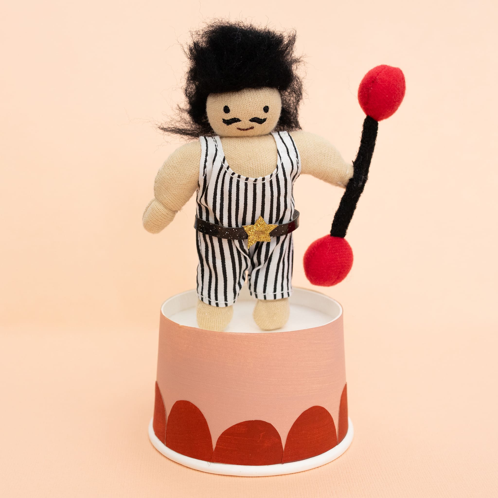 Olli Ella Holdie Circus Folk – Samson The Strongman