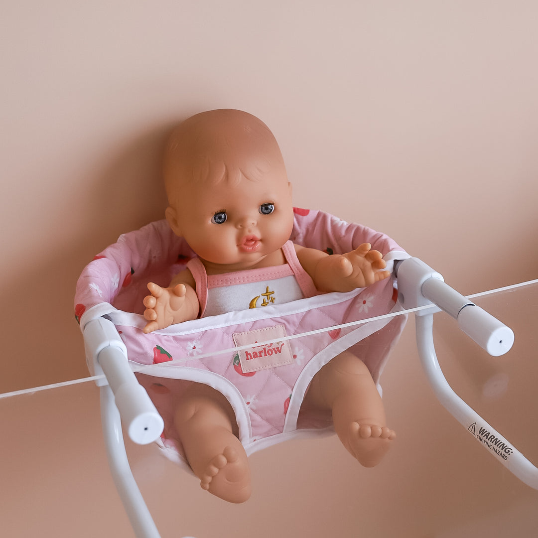 Tiny Harlow Portable Feeding Chair – Strawberry Picnic