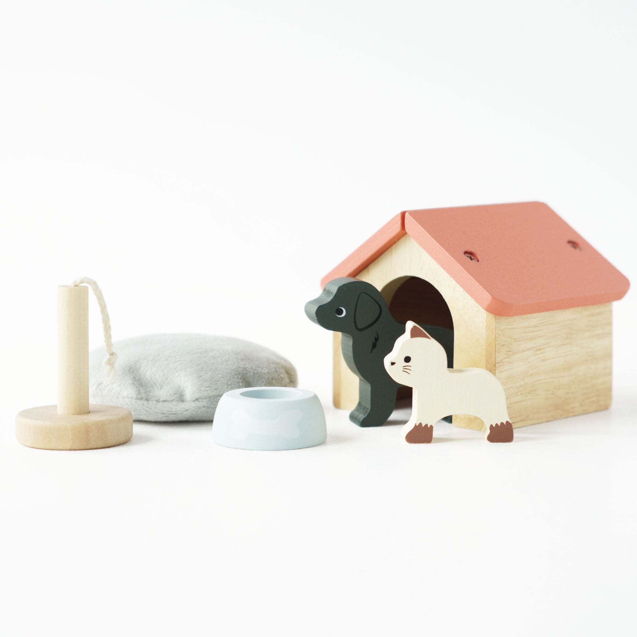Le Toy Van Wooden Dollhouse Pet Set