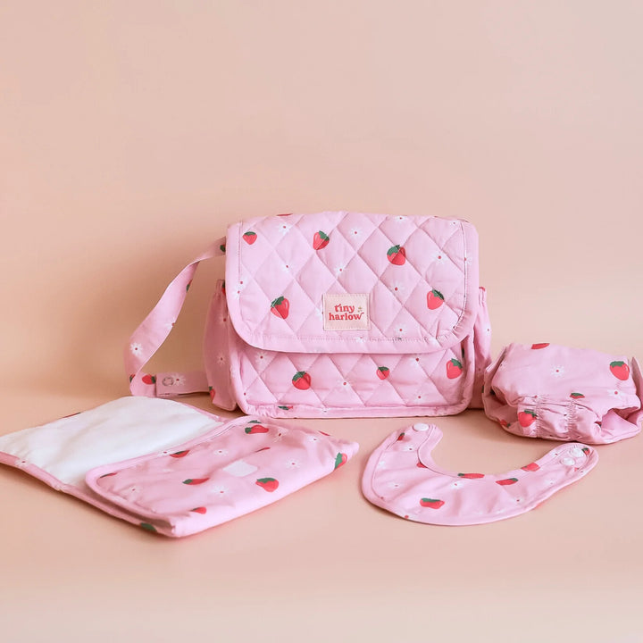 Tiny Harlow Tiny Nurturers Set – Strawberry Picnic
