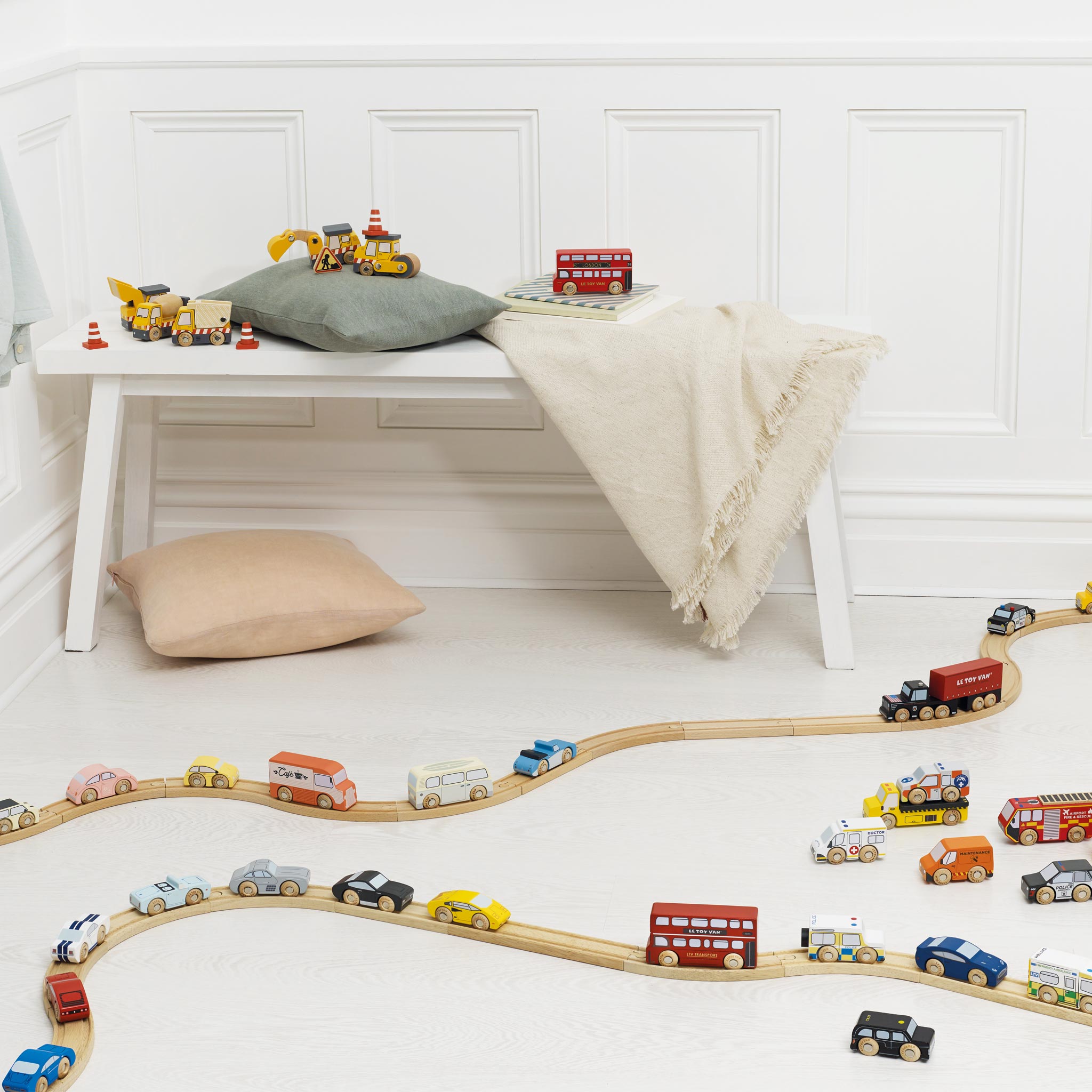 Le Toy Van American Toy Car Set