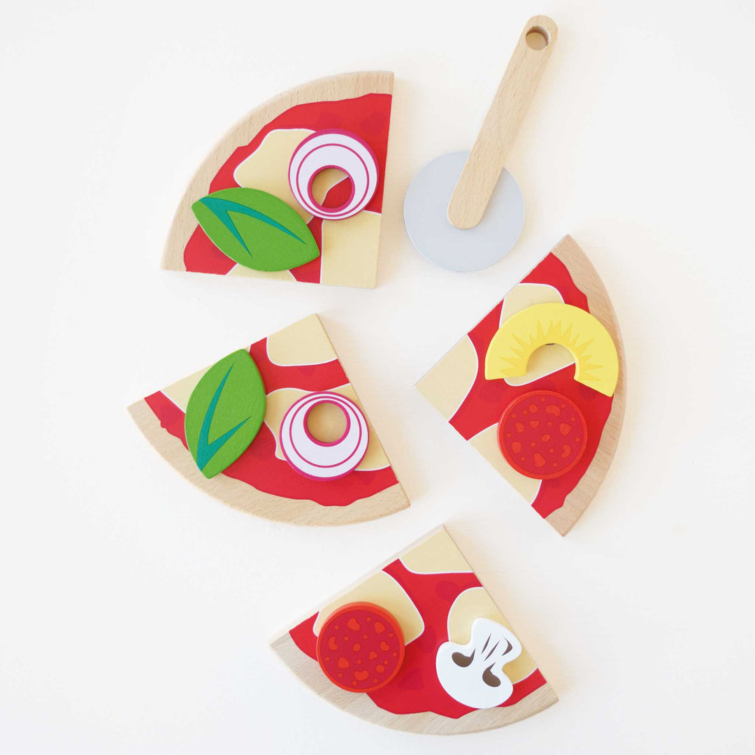 Le Toy Van Pizza &amp; Toppings with Slice Cutter
