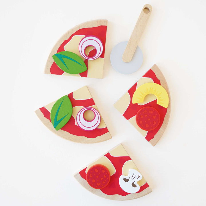 Le Toy Van Pizza &amp; Toppings with Slice Cutter