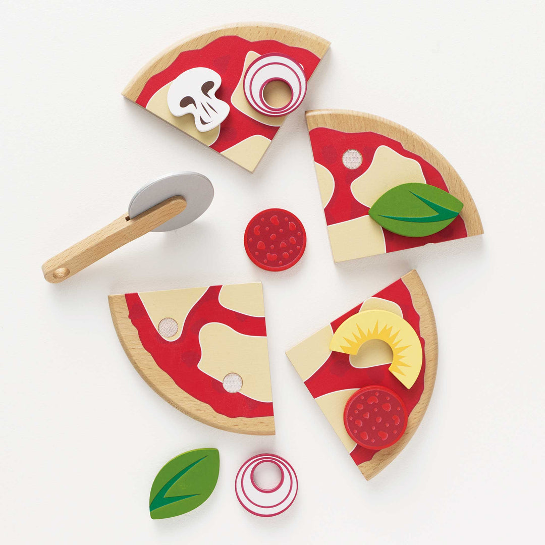 Le Toy Van Pizza &amp; Toppings with Slice Cutter