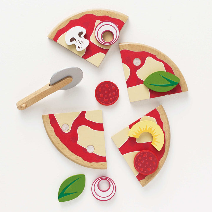Le Toy Van Pizza &amp; Toppings with Slice Cutter