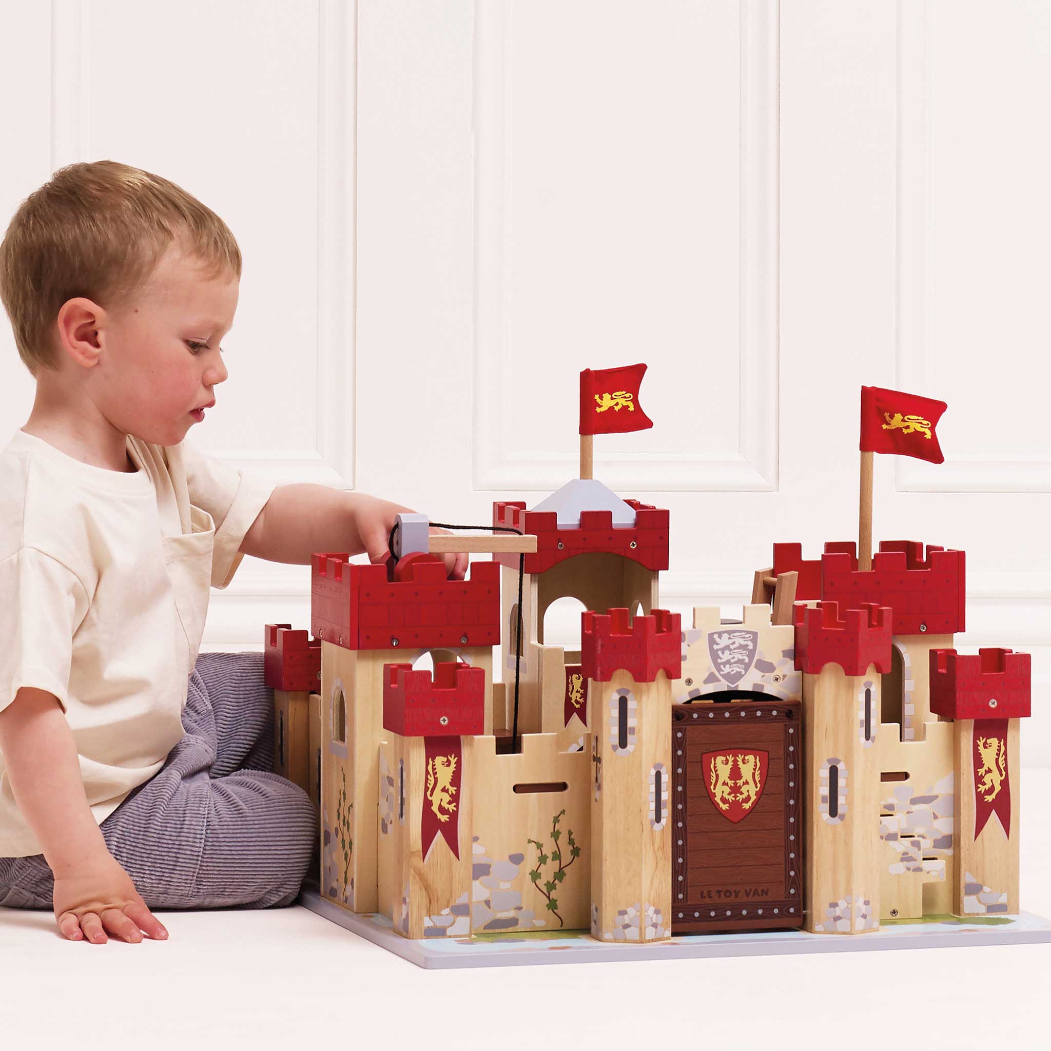 Le Toy Van Lionheart Wooden Castle