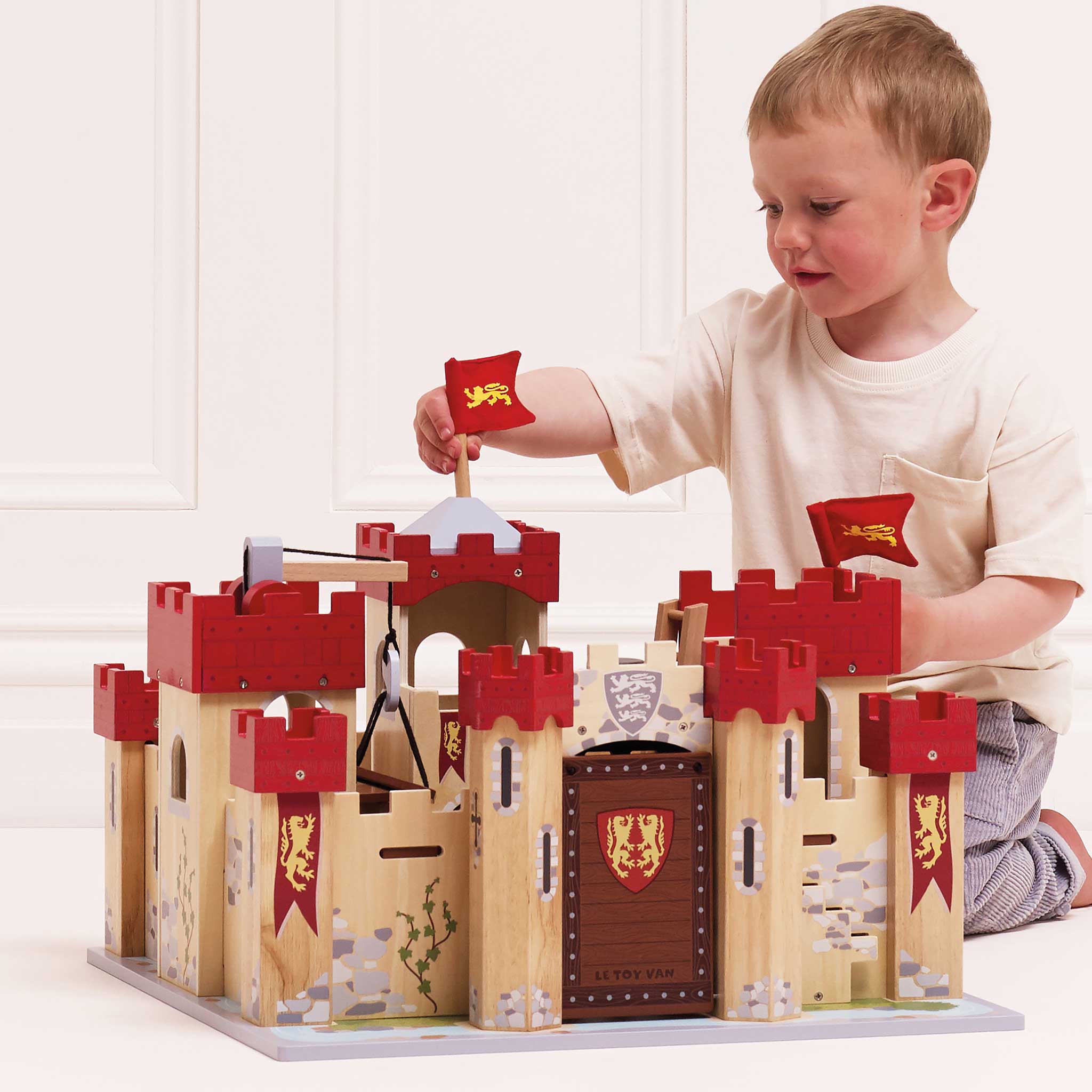 Le Toy Van Lionheart Wooden Castle