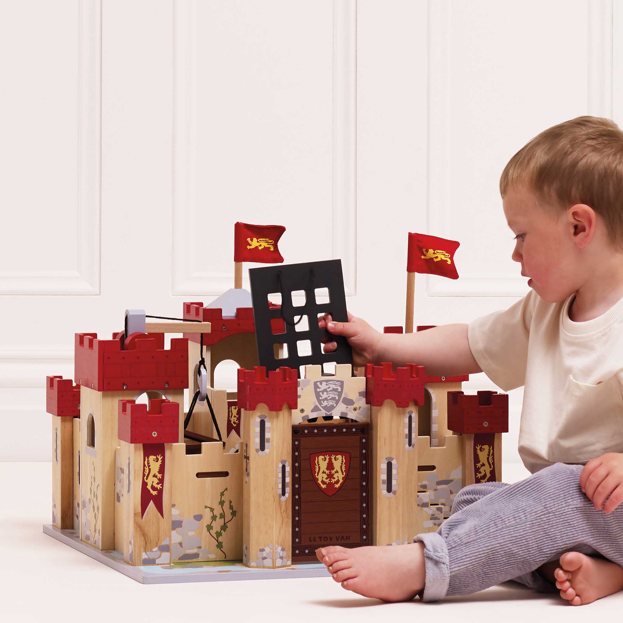 Le Toy Van Lionheart Wooden Castle