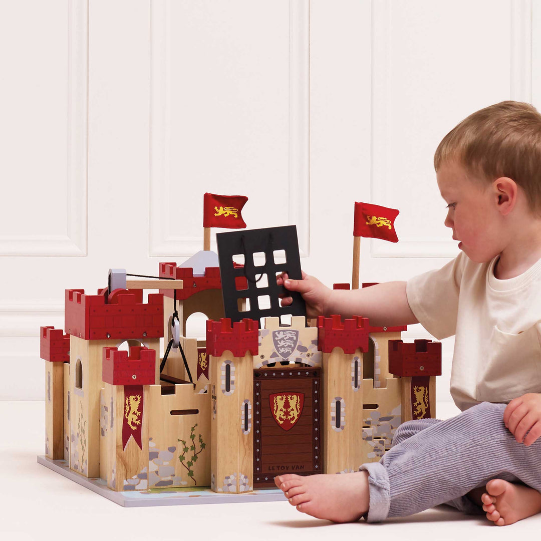 Le Toy Van Lionheart Wooden Castle