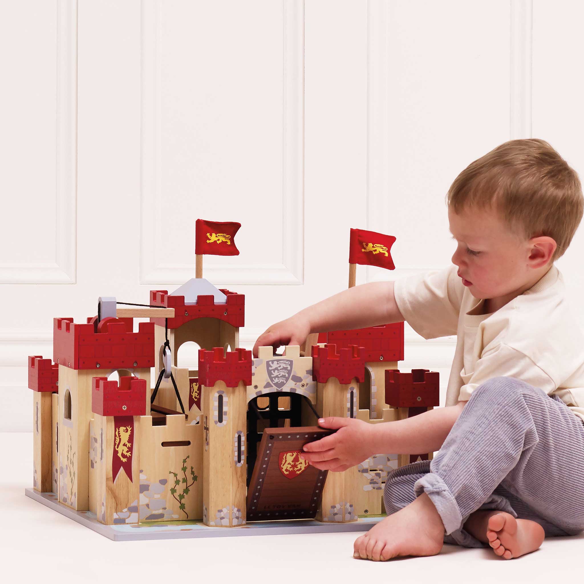 Le Toy Van Lionheart Wooden Castle