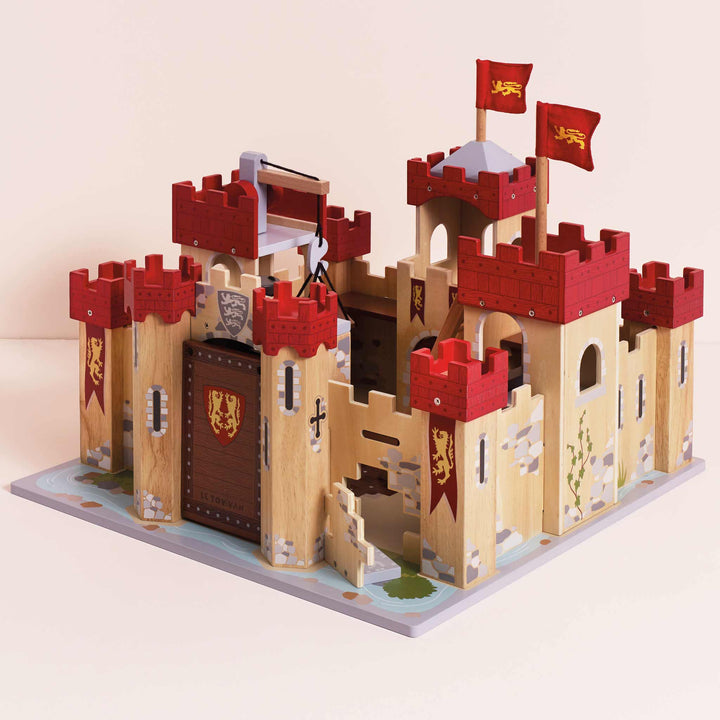 Le Toy Van Lionheart Wooden Castle