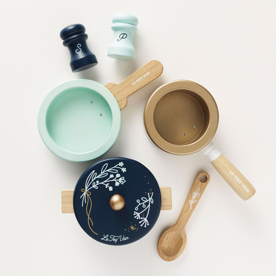 Le Toy Van Pots &amp; Pans Kitchen Accessories