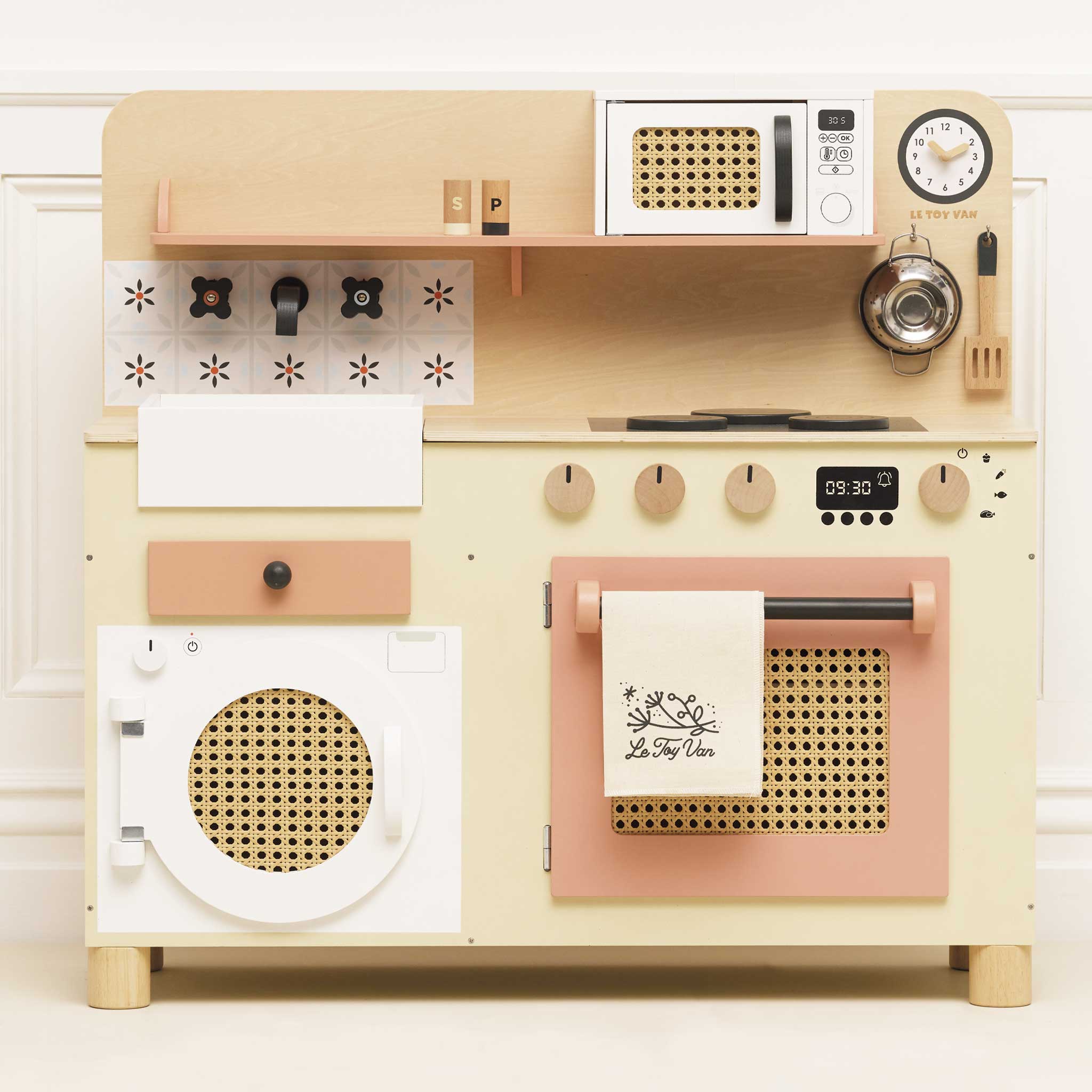 Le Toy Van Rattan Family Wooden Play Kitchen
