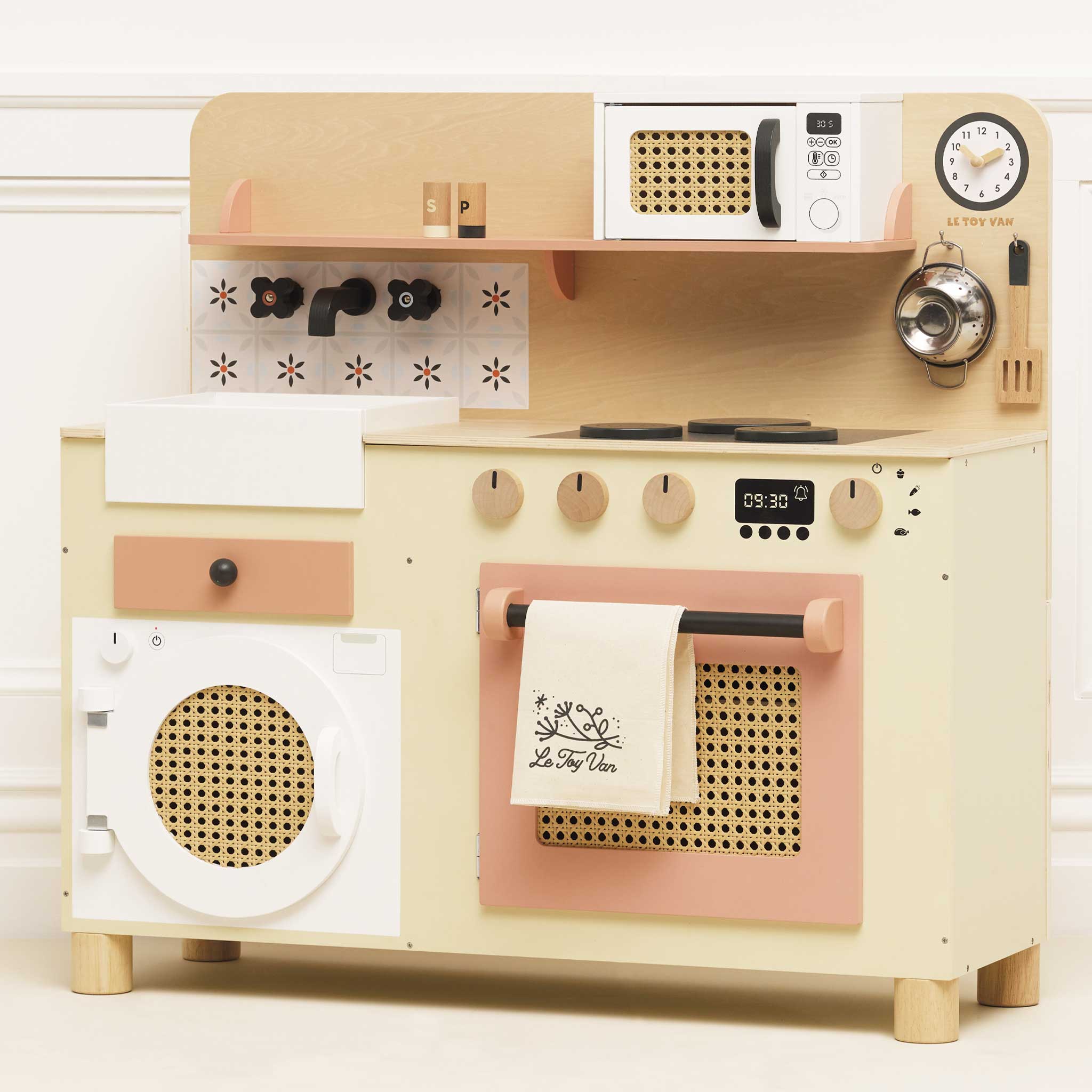 Le Toy Van Rattan Family Wooden Play Kitchen