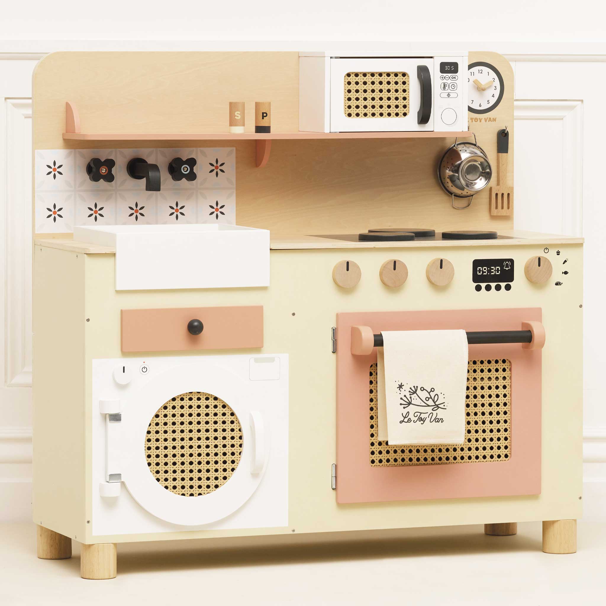 Le Toy Van Rattan Family Wooden Play Kitchen