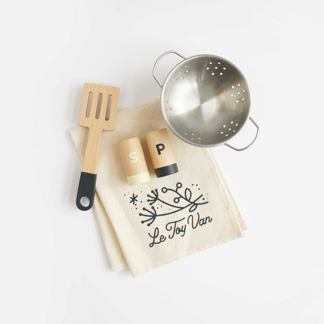 Le Toy Van Rattan Family Wooden Play Kitchen