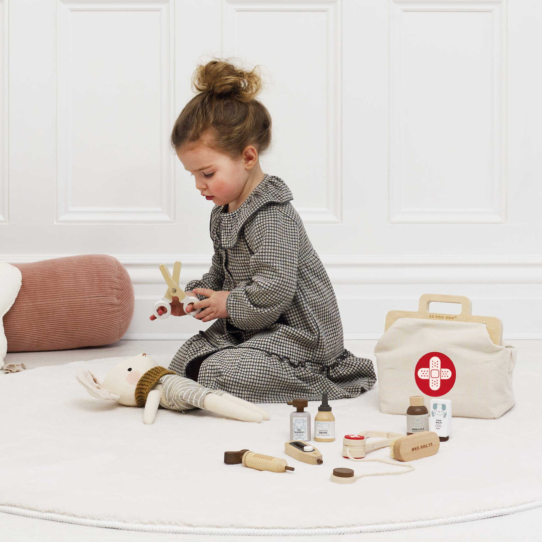 Le Toy Van Animal Vet Set