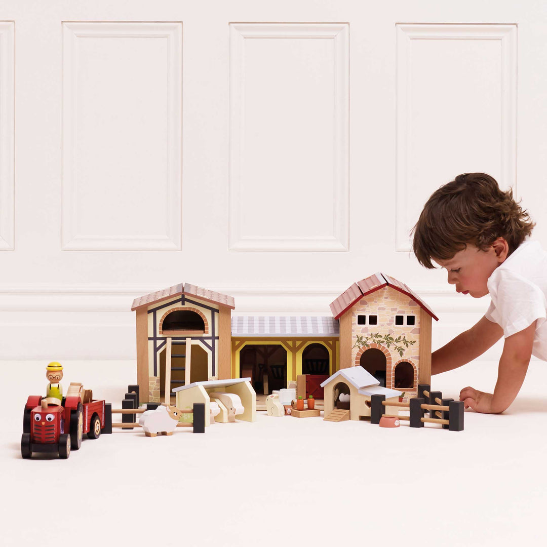 Le Toy Van Farmyard Stables