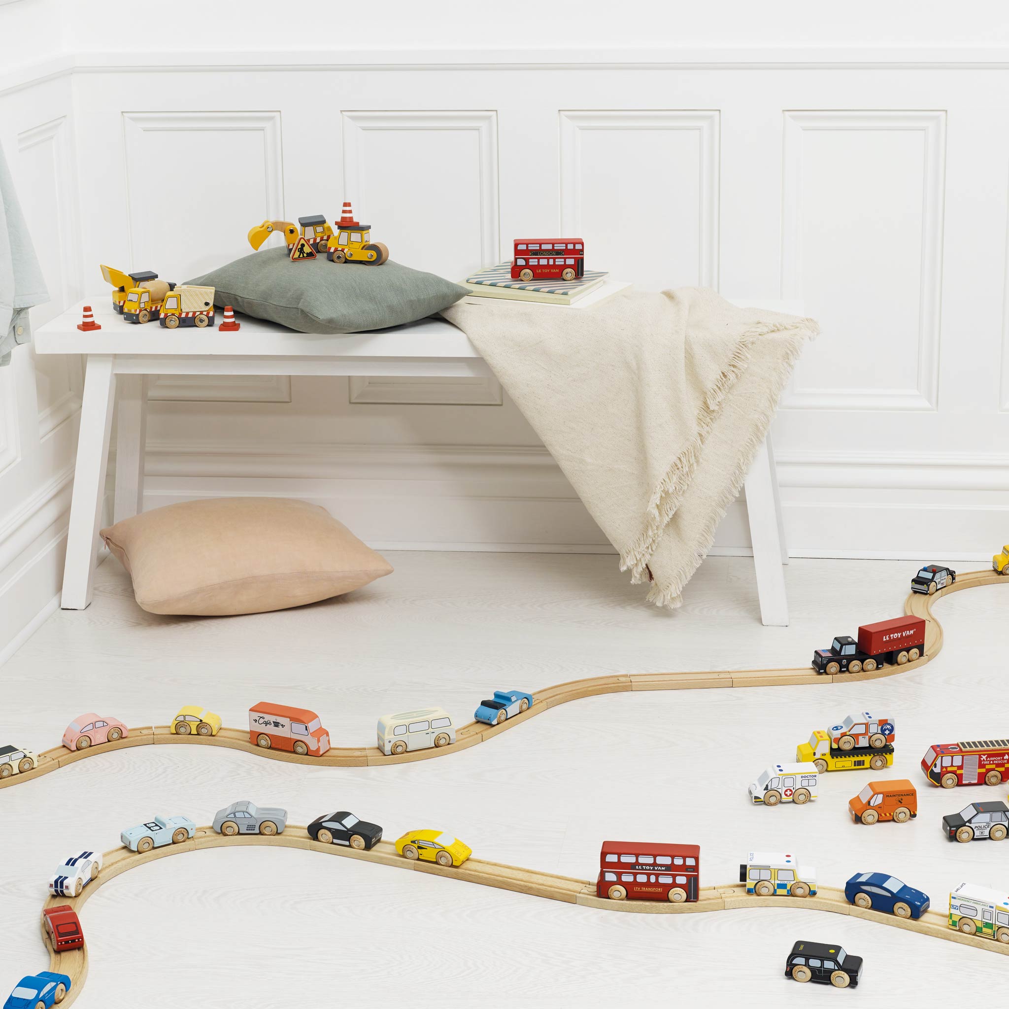 Le Toy Van Emergency Helicopter & Rescue Cars