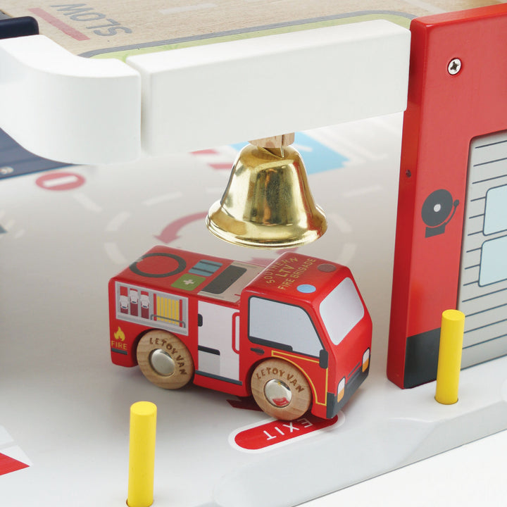 Le Toy Van Fire &amp; Rescue Garage