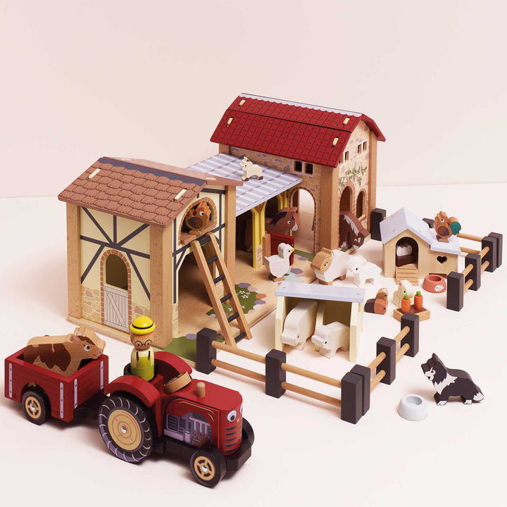 Le Toy Van Farmyard Tractor &amp; Trailer