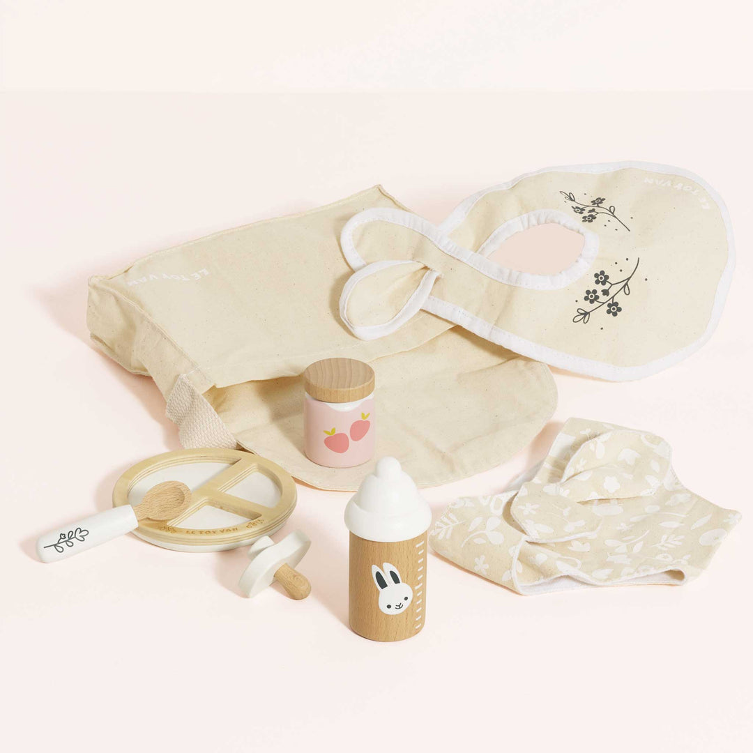 Le Toy Van Nursing Set &amp; Bag
