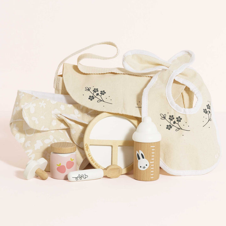 Le Toy Van Nursing Set &amp; Bag