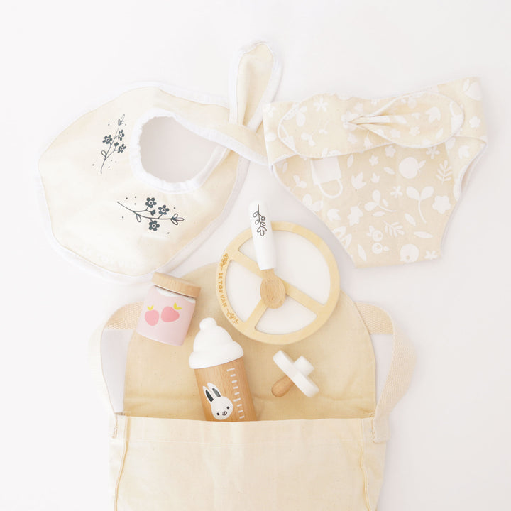 Le Toy Van Nursing Set &amp; Bag