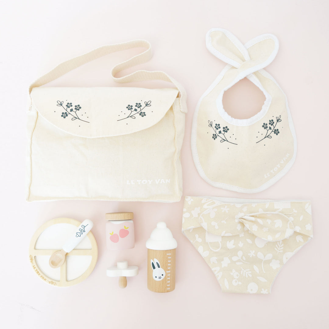 Le Toy Van Nursing Set &amp; Bag