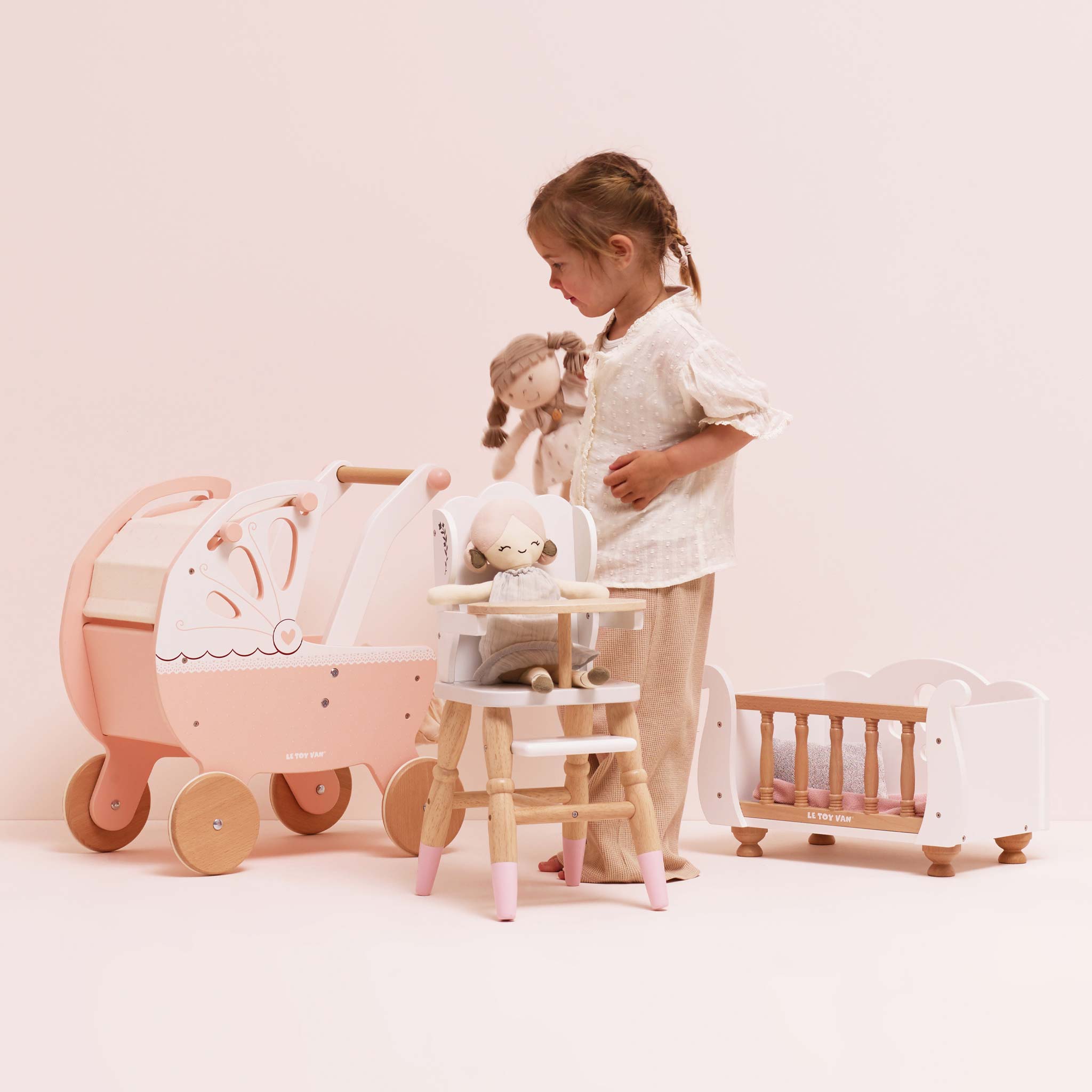 Le Toy Van Dolls Wooden Sleigh Cot