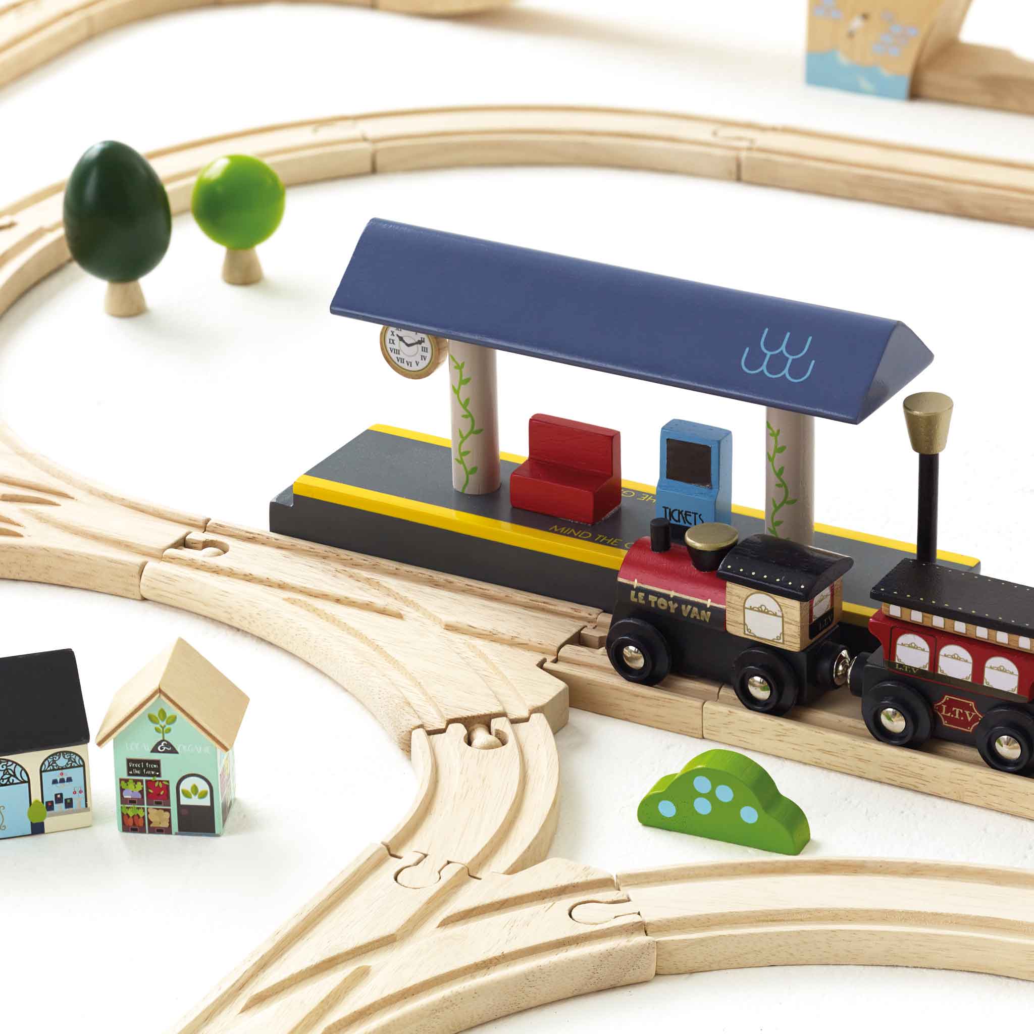 Le Toy Van London Train Set
