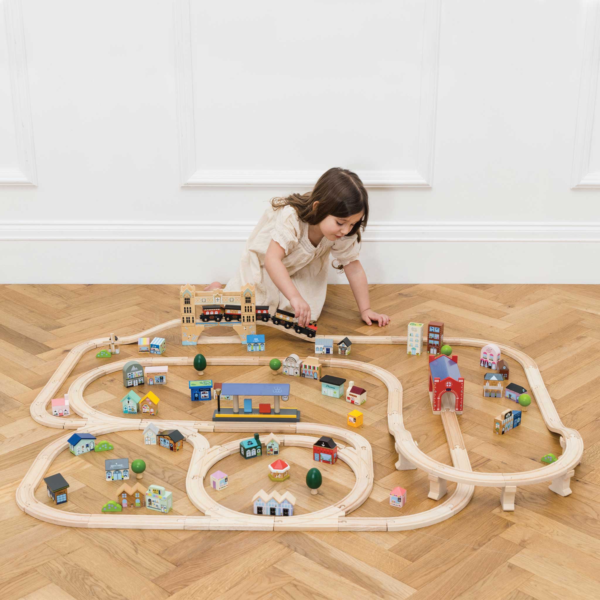 Le Toy Van London Train Set