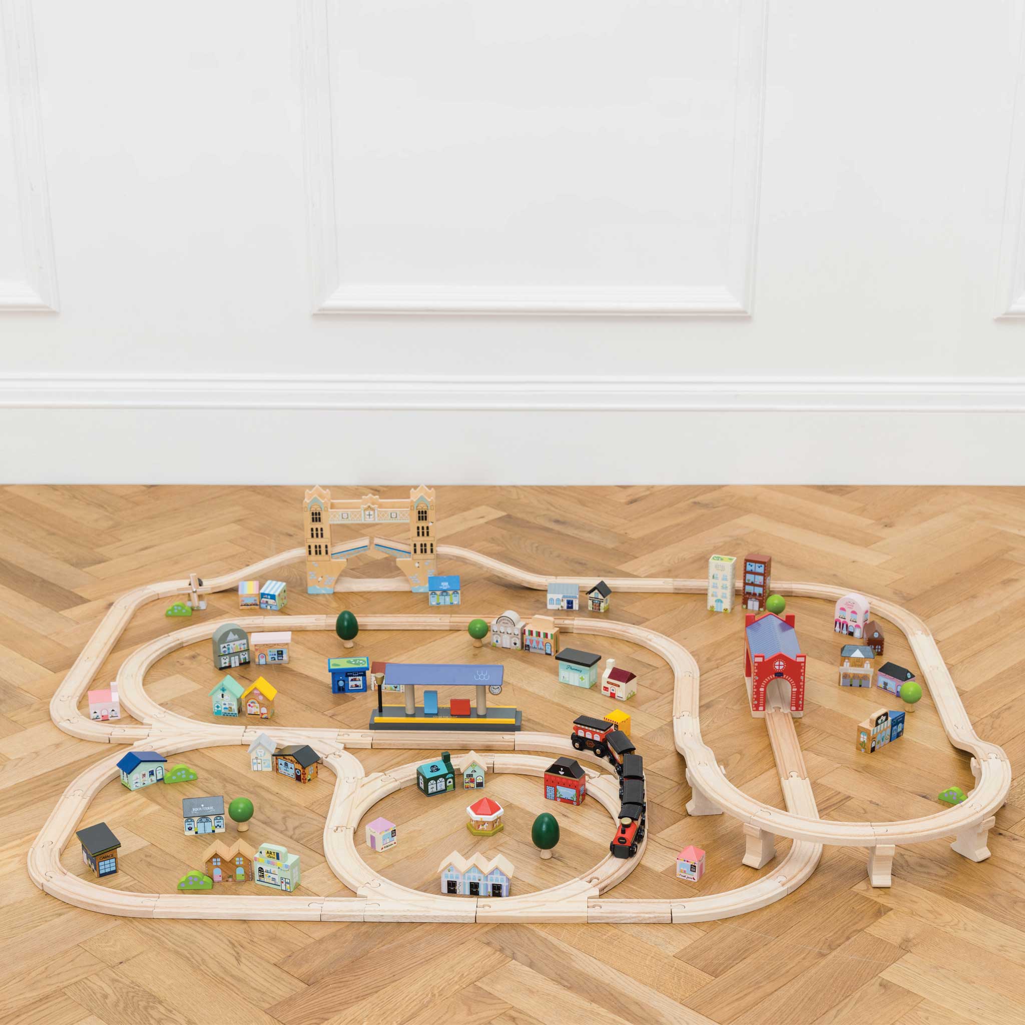 Le Toy Van London Train Set