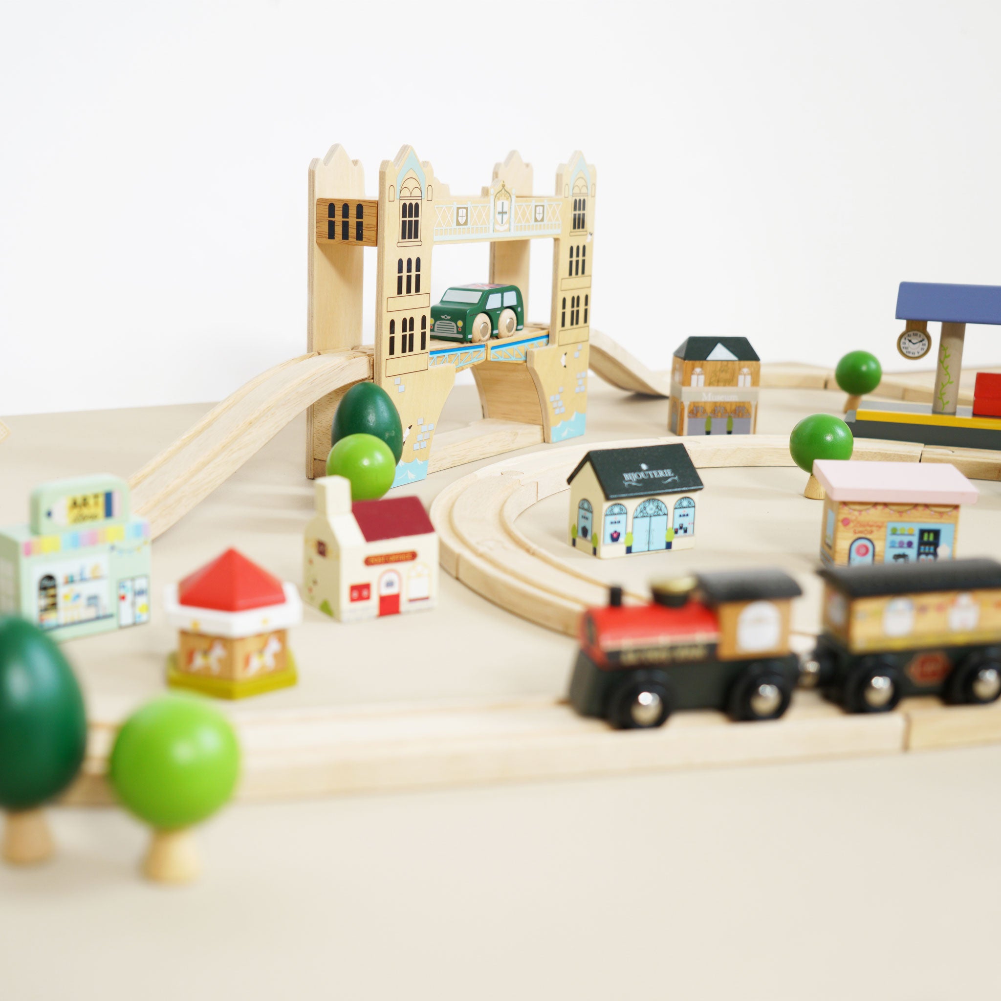 Le Toy Van London Train Set