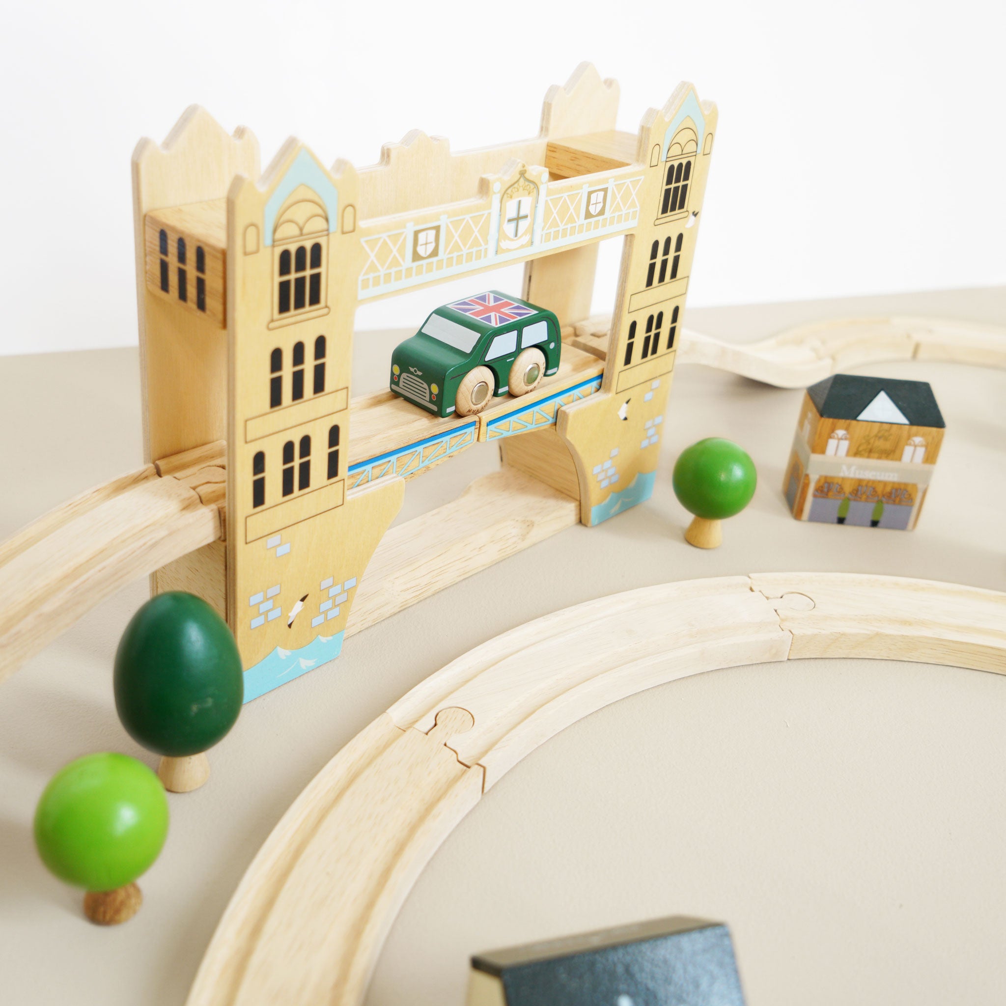 Le Toy Van London Train Set