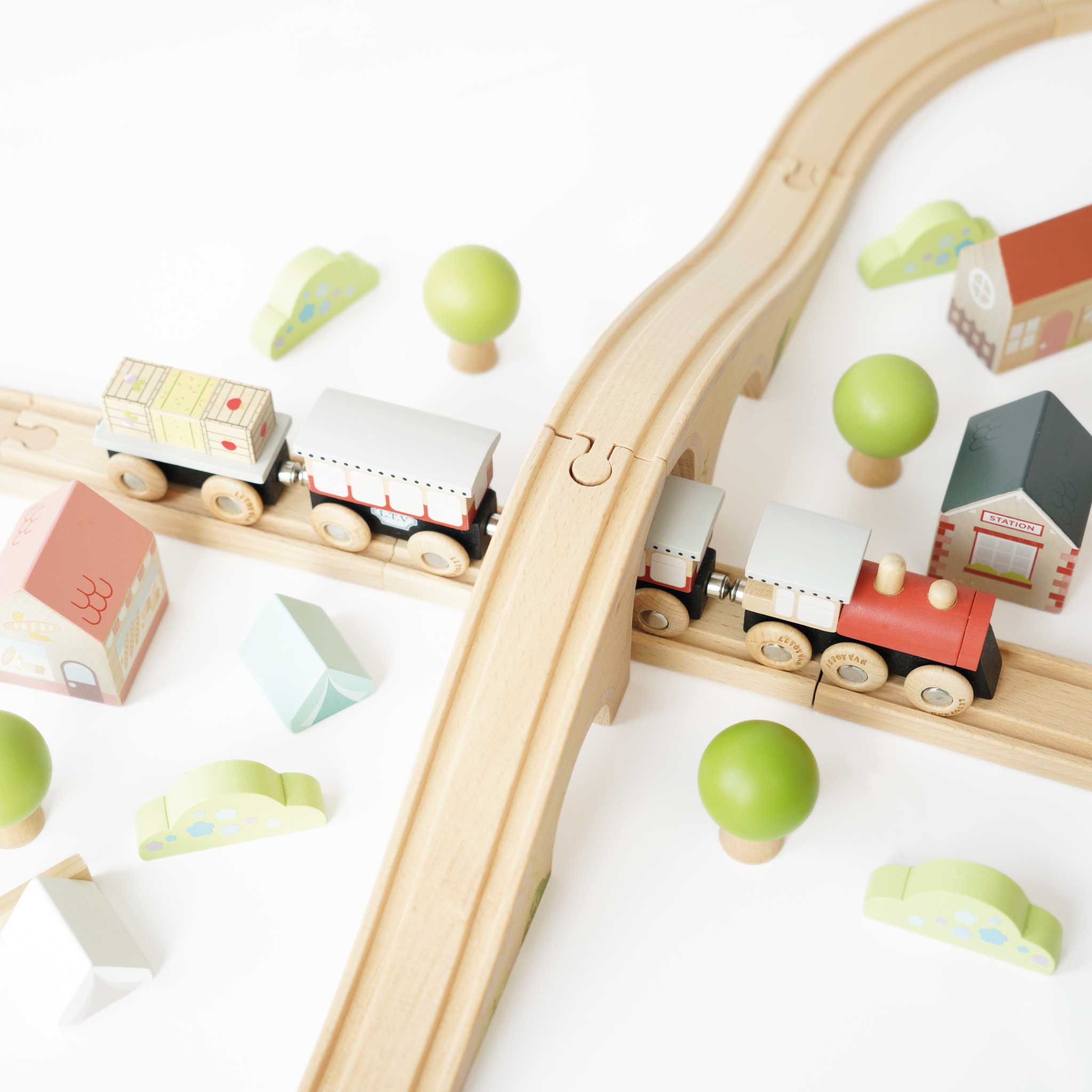 Le Toy Van Wooden Train Set