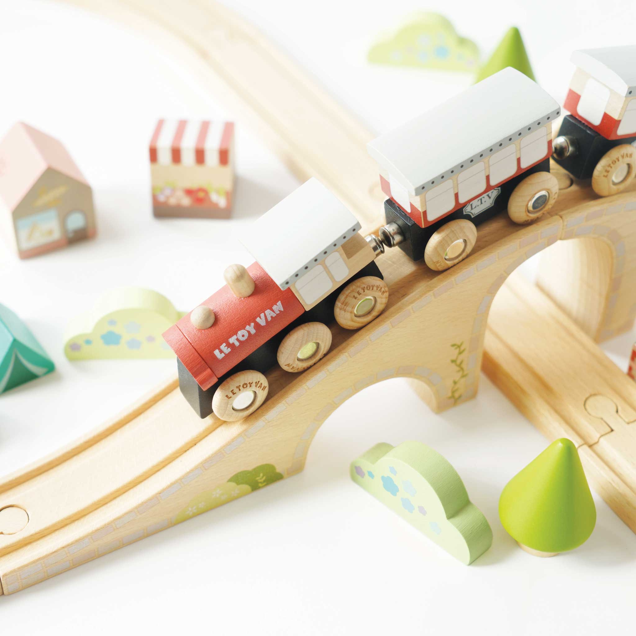 Le Toy Van Wooden Train Set