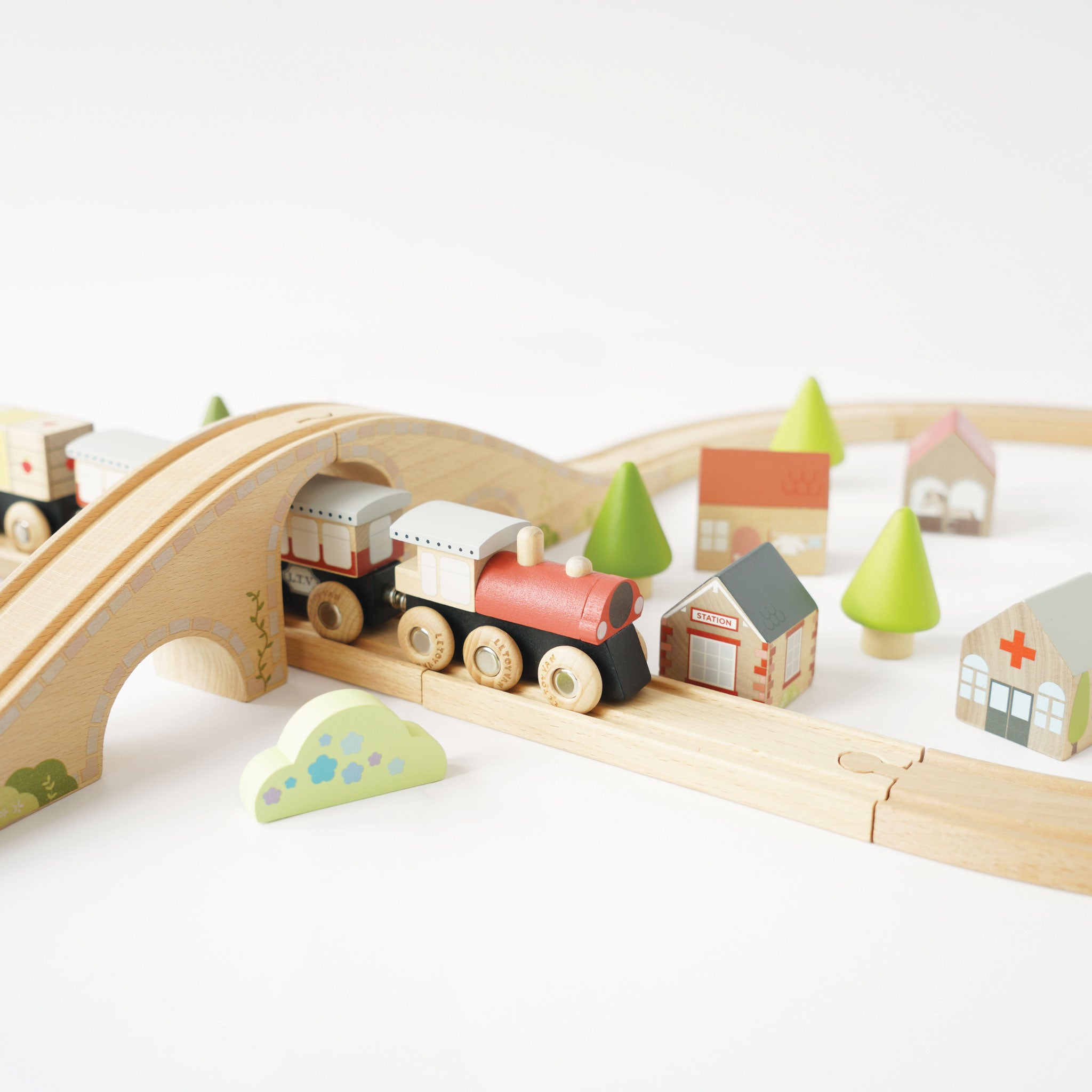 Le Toy Van Wooden Train Set
