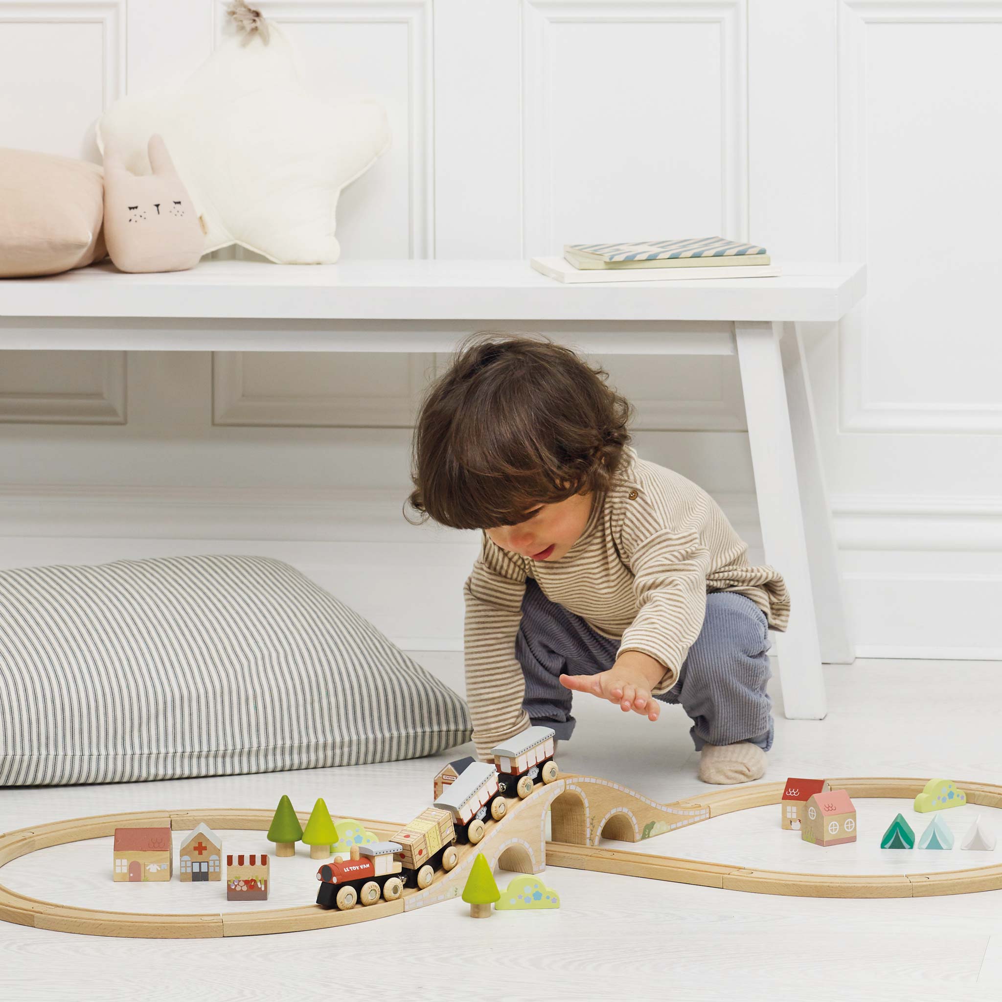 Le Toy Van Wooden Train Set