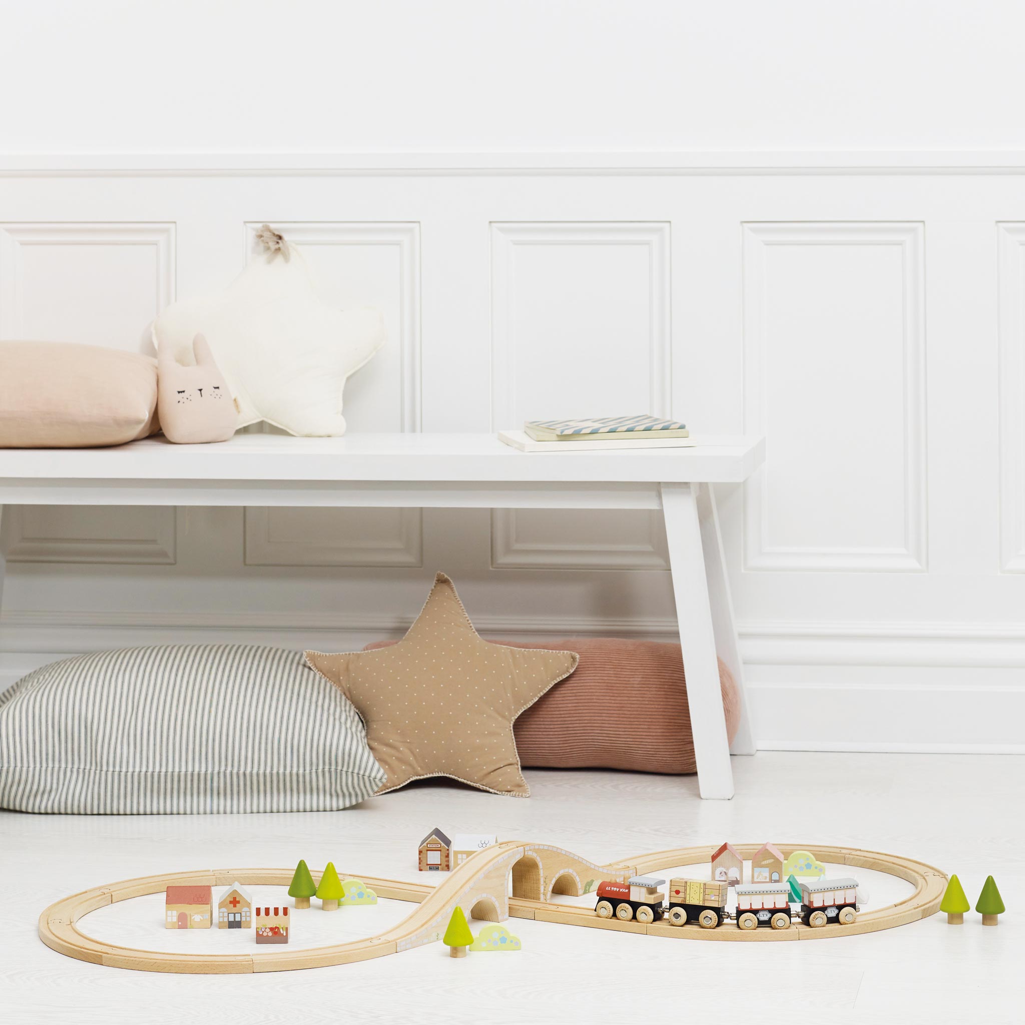 Le Toy Van Wooden Train Set