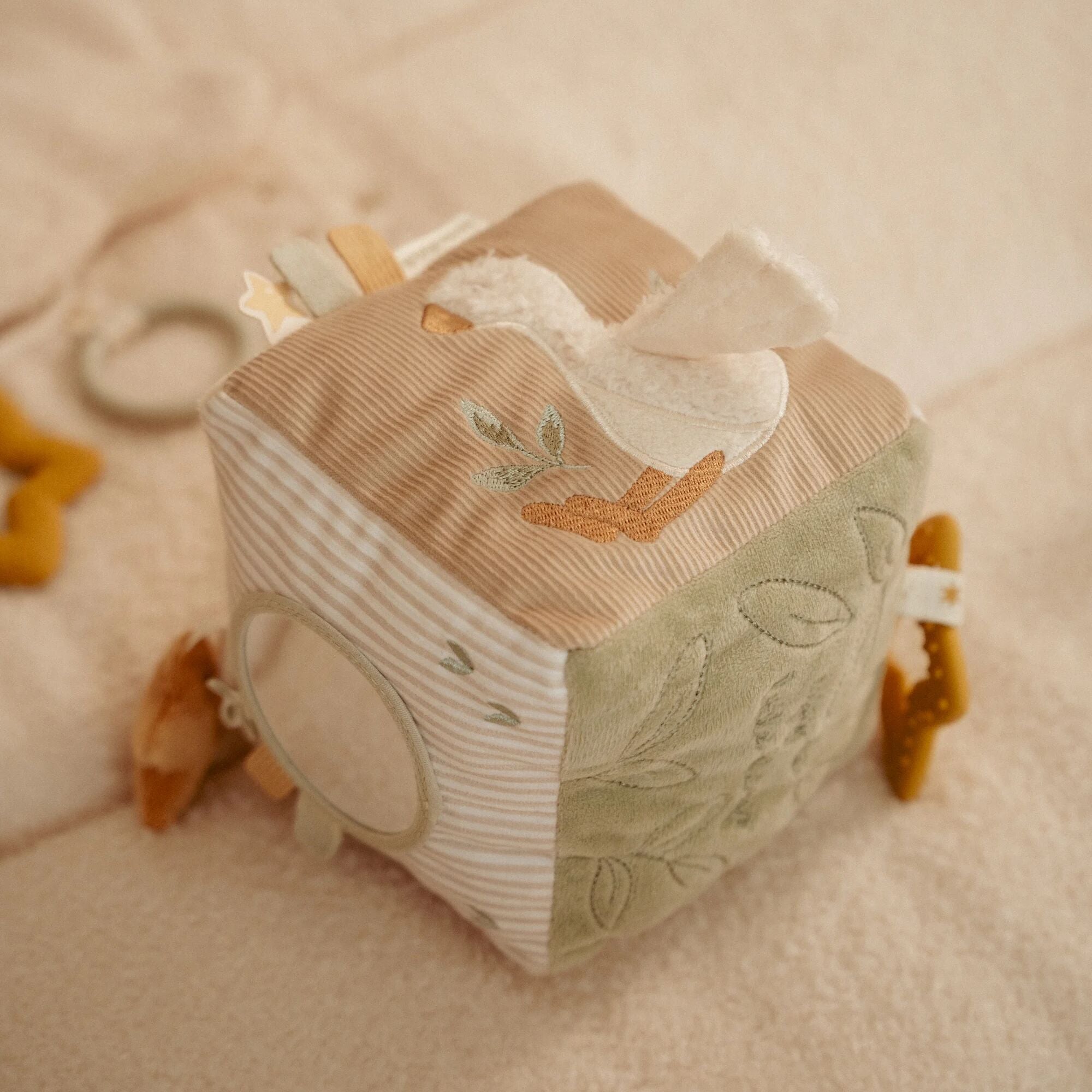 Little Dutch Soft Activity Cube – Newborn Naturals