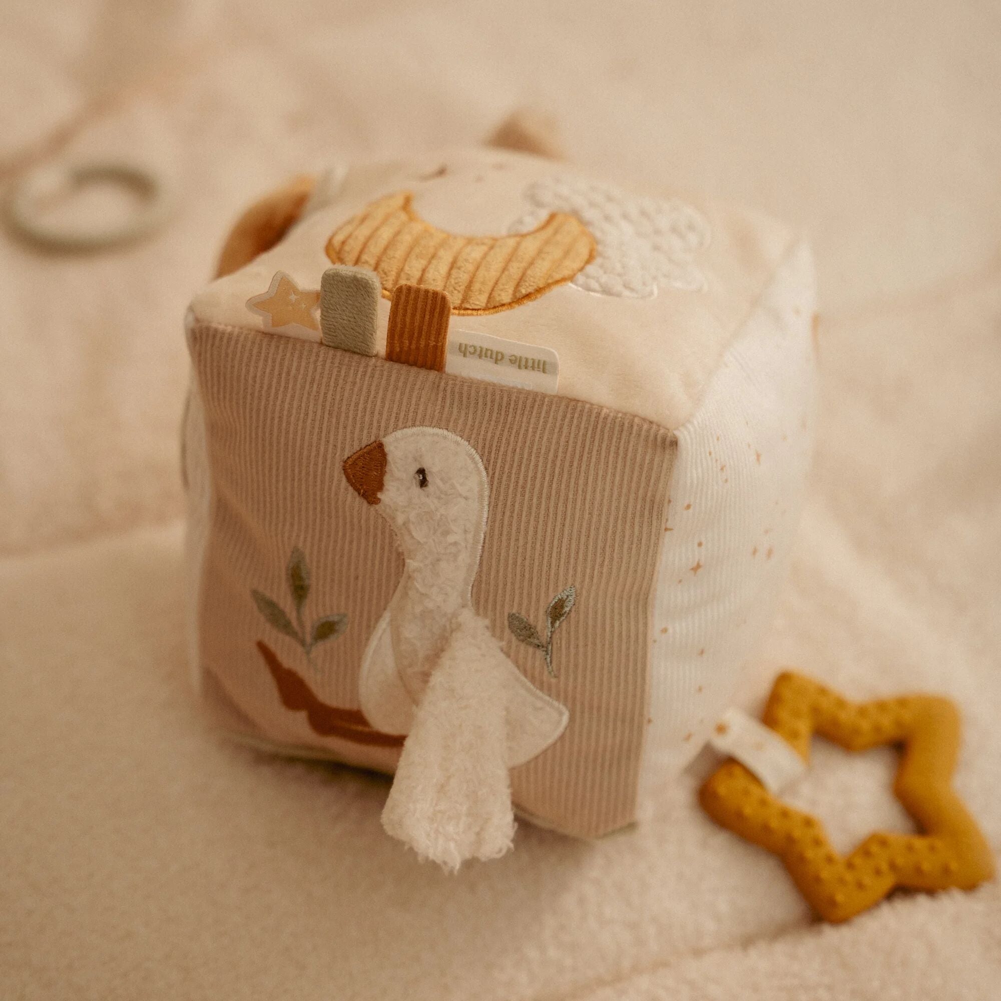 Little Dutch Soft Activity Cube – Newborn Naturals