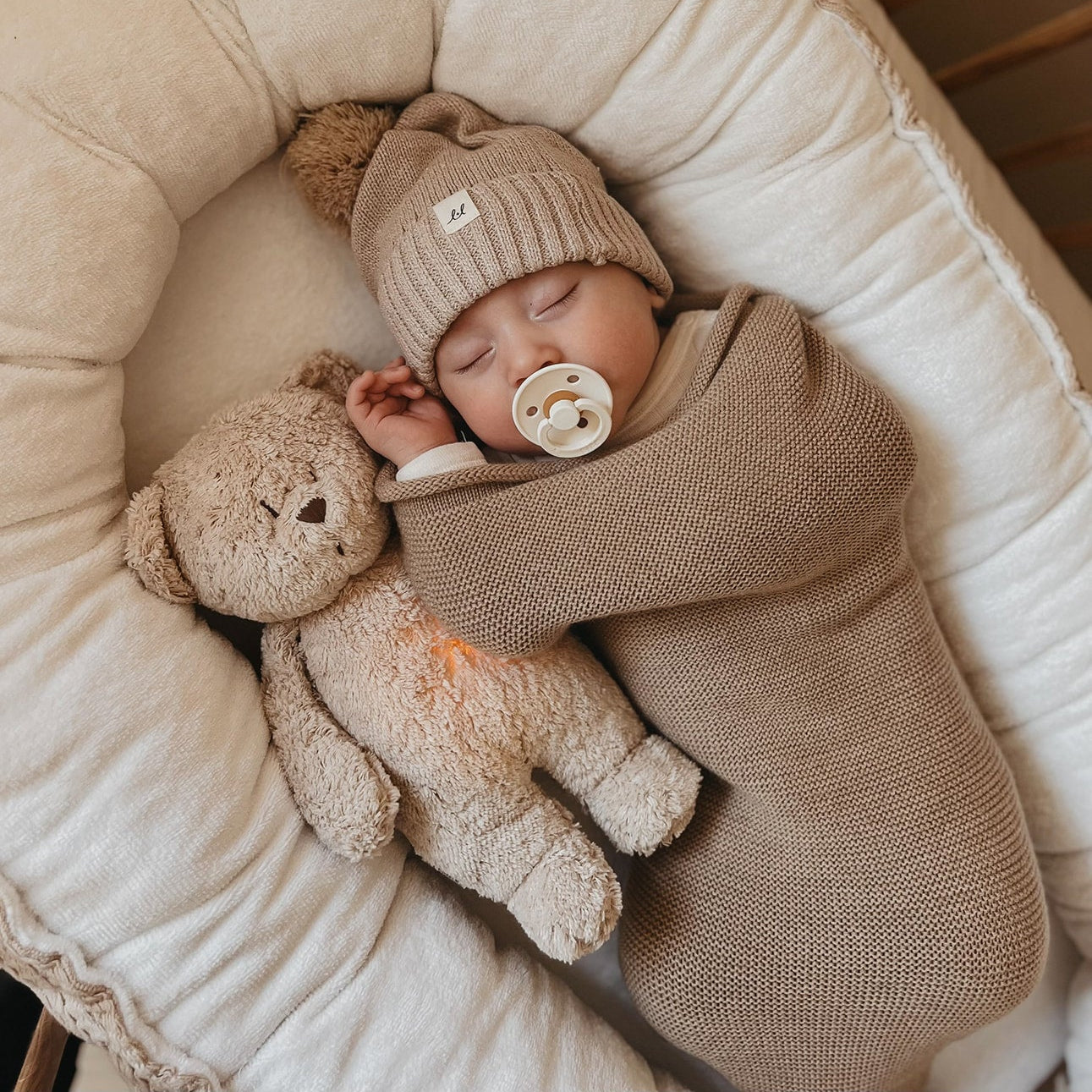 Moonie® Organic Humming Bear with Lamp – Sand