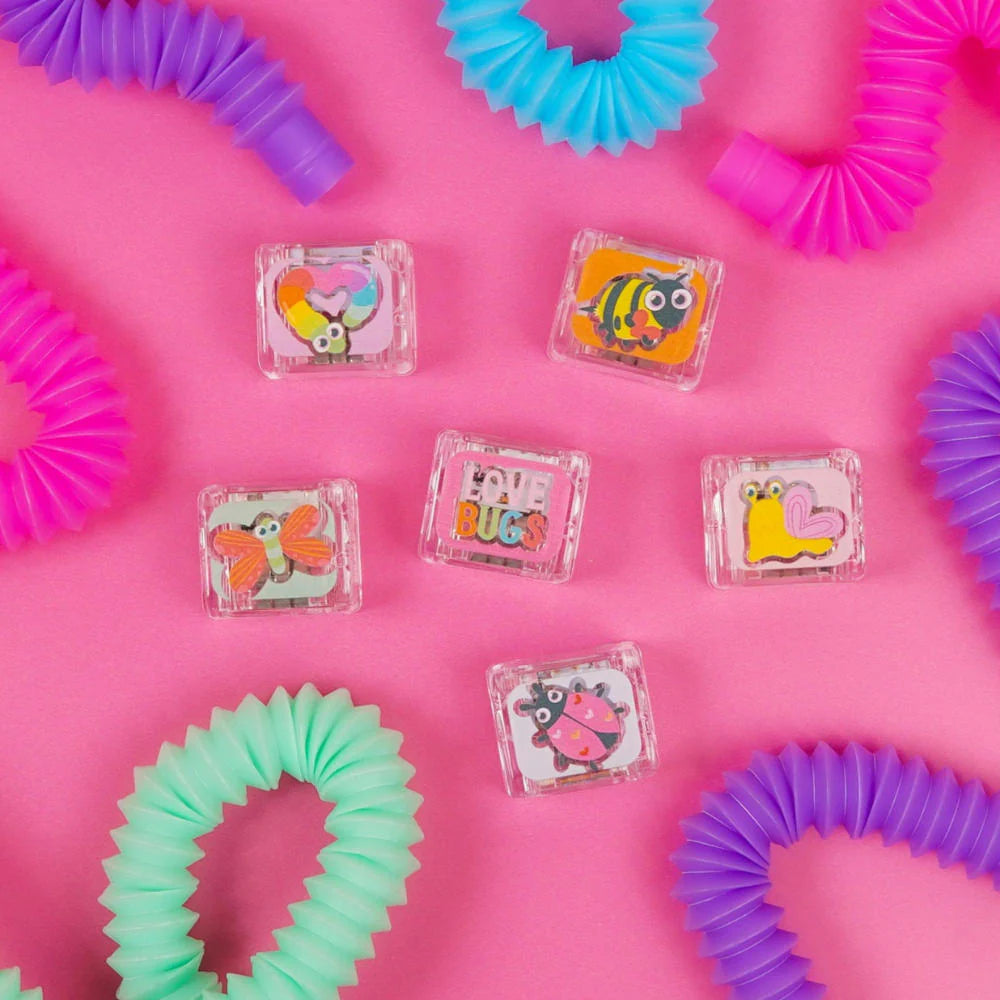 Glo Pals® Water Activated Light-Up Cubes – Love Bugs (6 Pack)