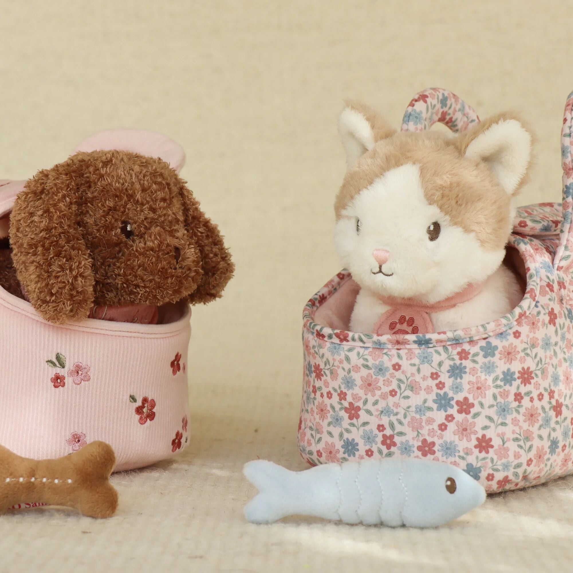 Little Dutch Cuddle Cat in Pink Carry Bag – Marley