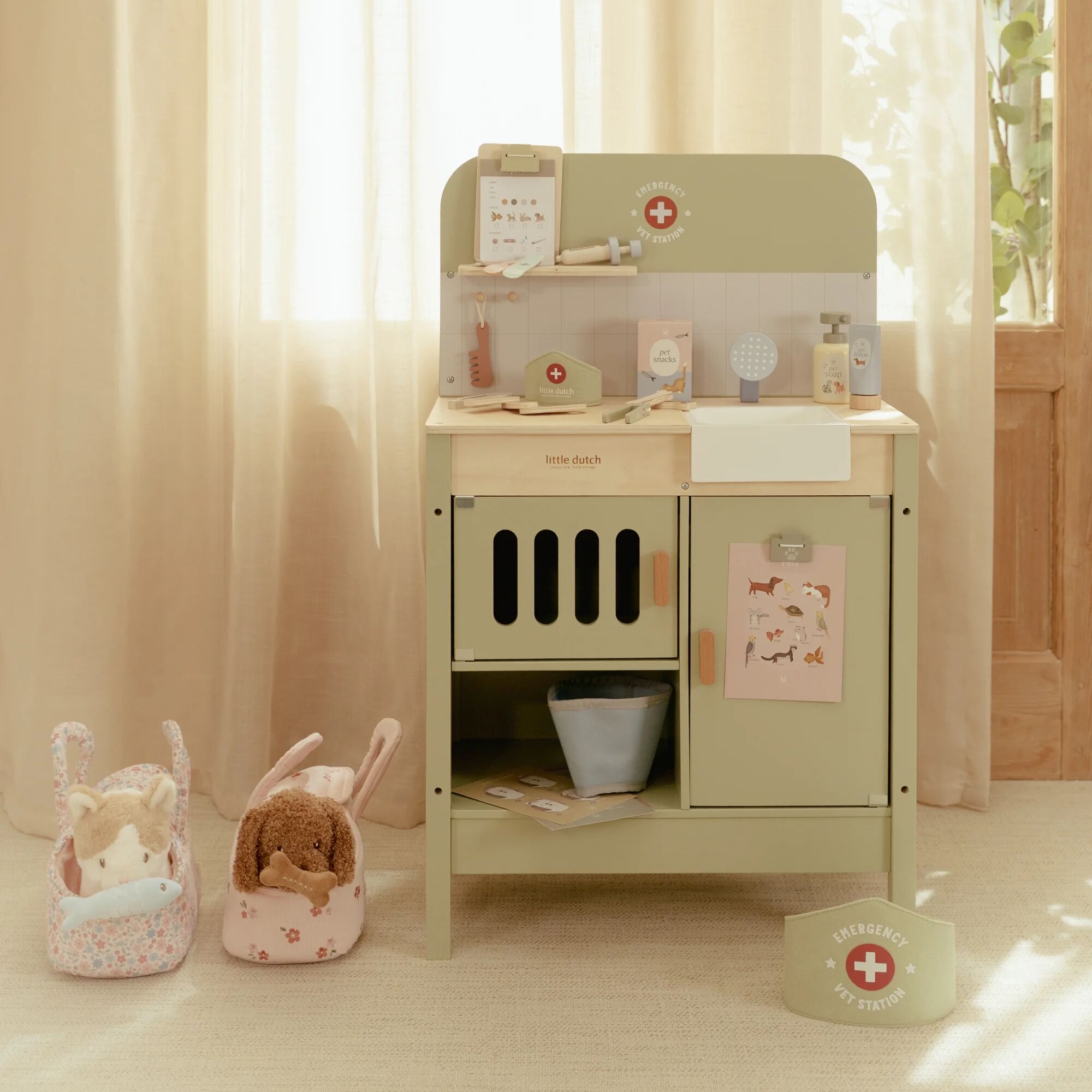 Little Dutch Wooden Veterinary Practice