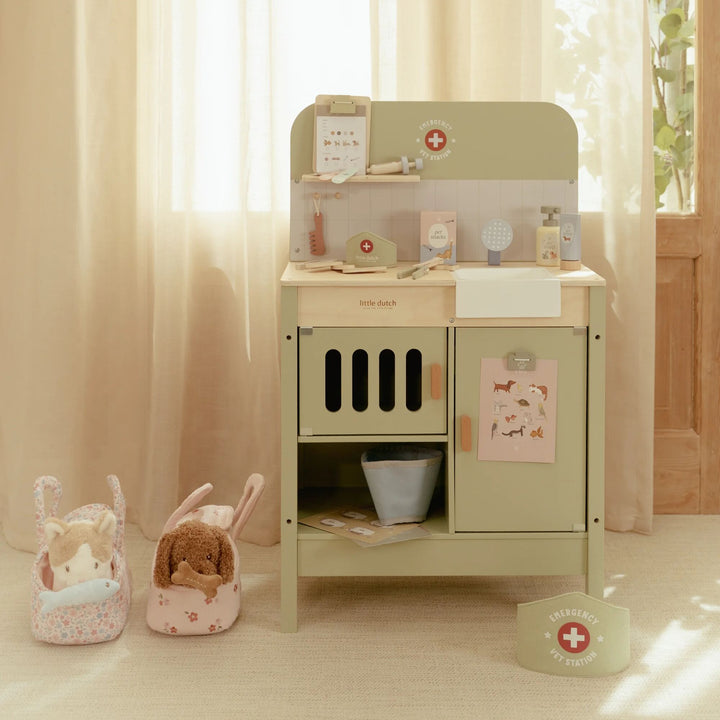 Little Dutch Wooden Veterinary Practice